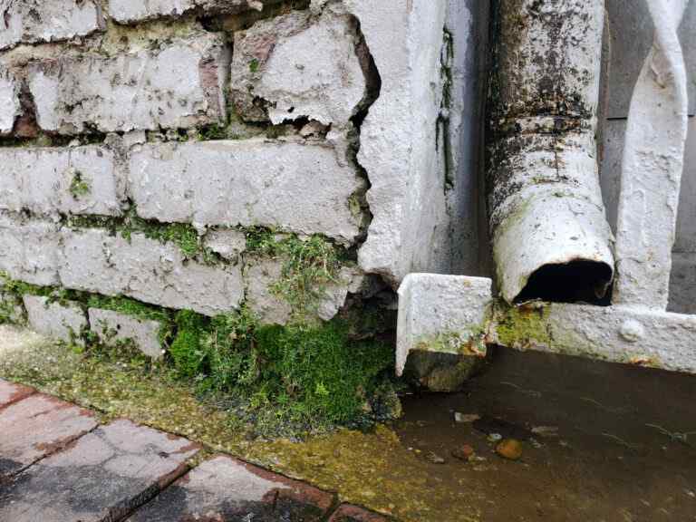 tuckpointing-white-brick-peoria-masons